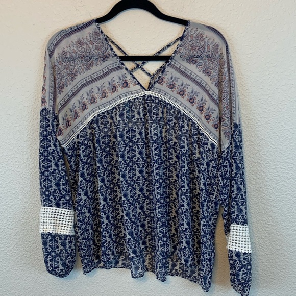 Maurices Tops - Maurices long sleeve sz M boho floral girly feminine paisley crochet festival